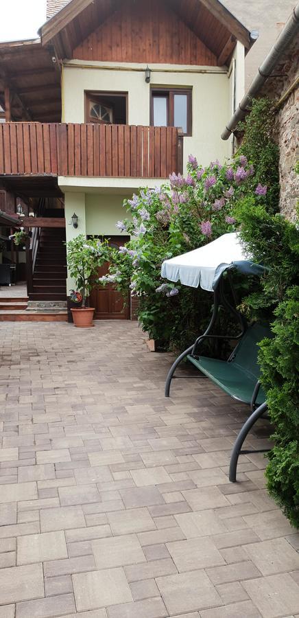 Pensiunea Cocosul Rosu Sibiu Esterno foto