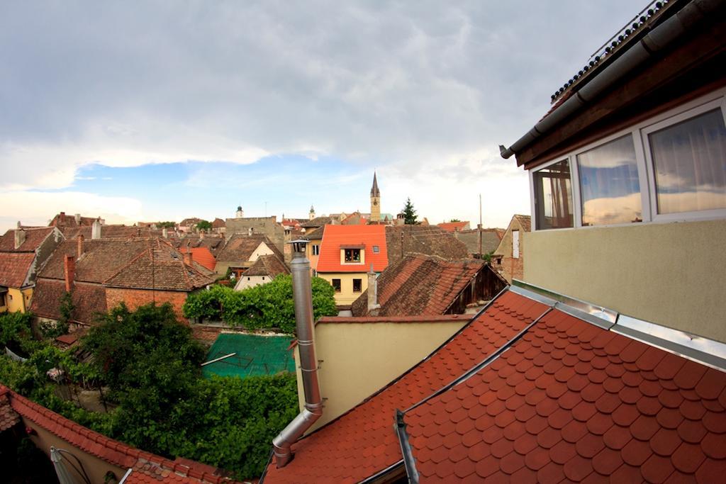 Pensiunea Cocosul Rosu Sibiu Camera foto